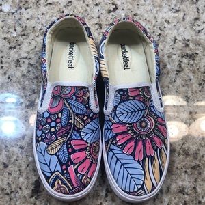Bucketfeet slideon sneakers sz9, light wear! Cool!